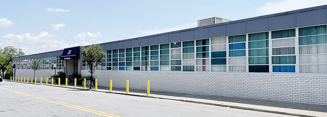 The one-story Premier Building at 33 New Broad St. houses numerous commercial tenants.