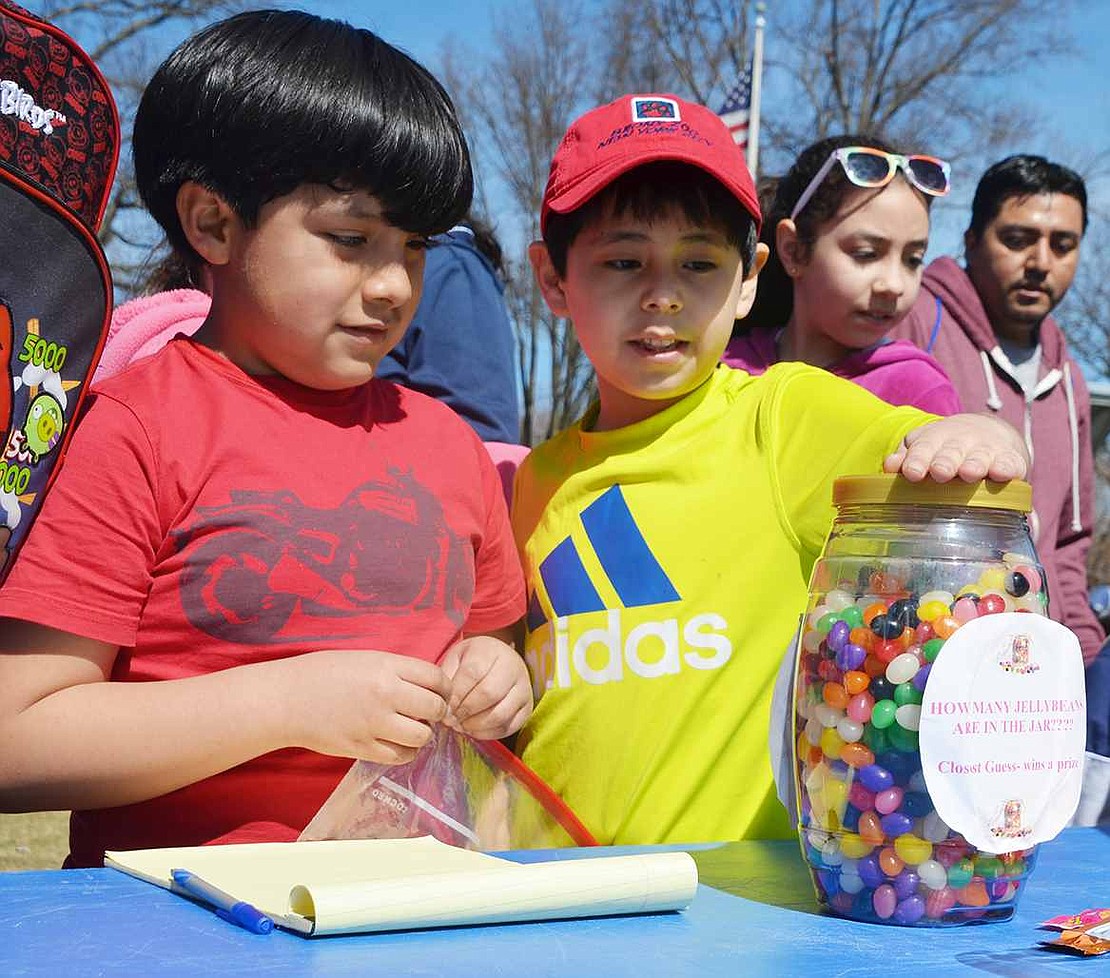 <p class="Picture">Bryan Medina, 7, and Gabriel Estrada, 6, try and guess the number of jelly beans in a jar.</p>