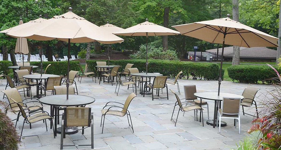  The patio behind harth, the restaurant in the Hilton Westchester