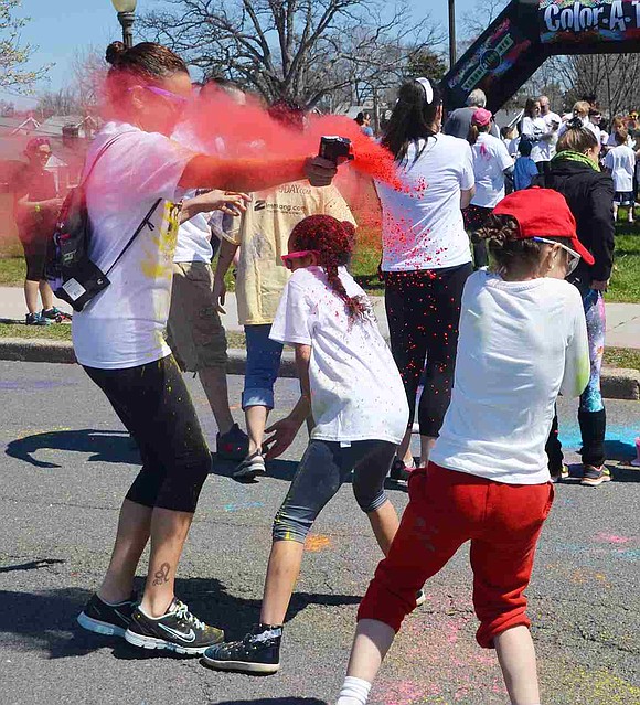 <span style="font-family: 'Times New Roman', serif;">The Park Avenue School PTO organized the Color-A-Thon&mdash;a small, kid-friendly version of a Color Run&mdash;as a new fundraiser on Sunday afternoon, Apr. 17.&nbsp;</span>