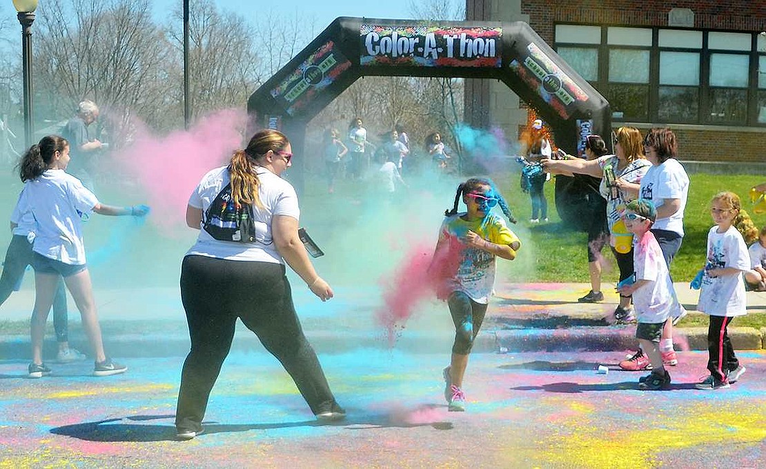 <span style="font-family: 'Times New Roman', serif;">The Park Avenue School PTO organized the Color-A-Thon&mdash;a small, kid-friendly version of a Color Run&mdash;as a new fundraiser on Sunday afternoon, Apr. 17.&nbsp;</span>