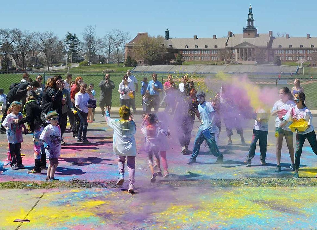 <span style="font-family: 'Times New Roman', serif;">The Park Avenue School PTO organized the Color-A-Thon&mdash;a small, kid-friendly version of a Color Run&mdash;as a new fundraiser on Sunday afternoon, Apr. 17.&nbsp;</span>