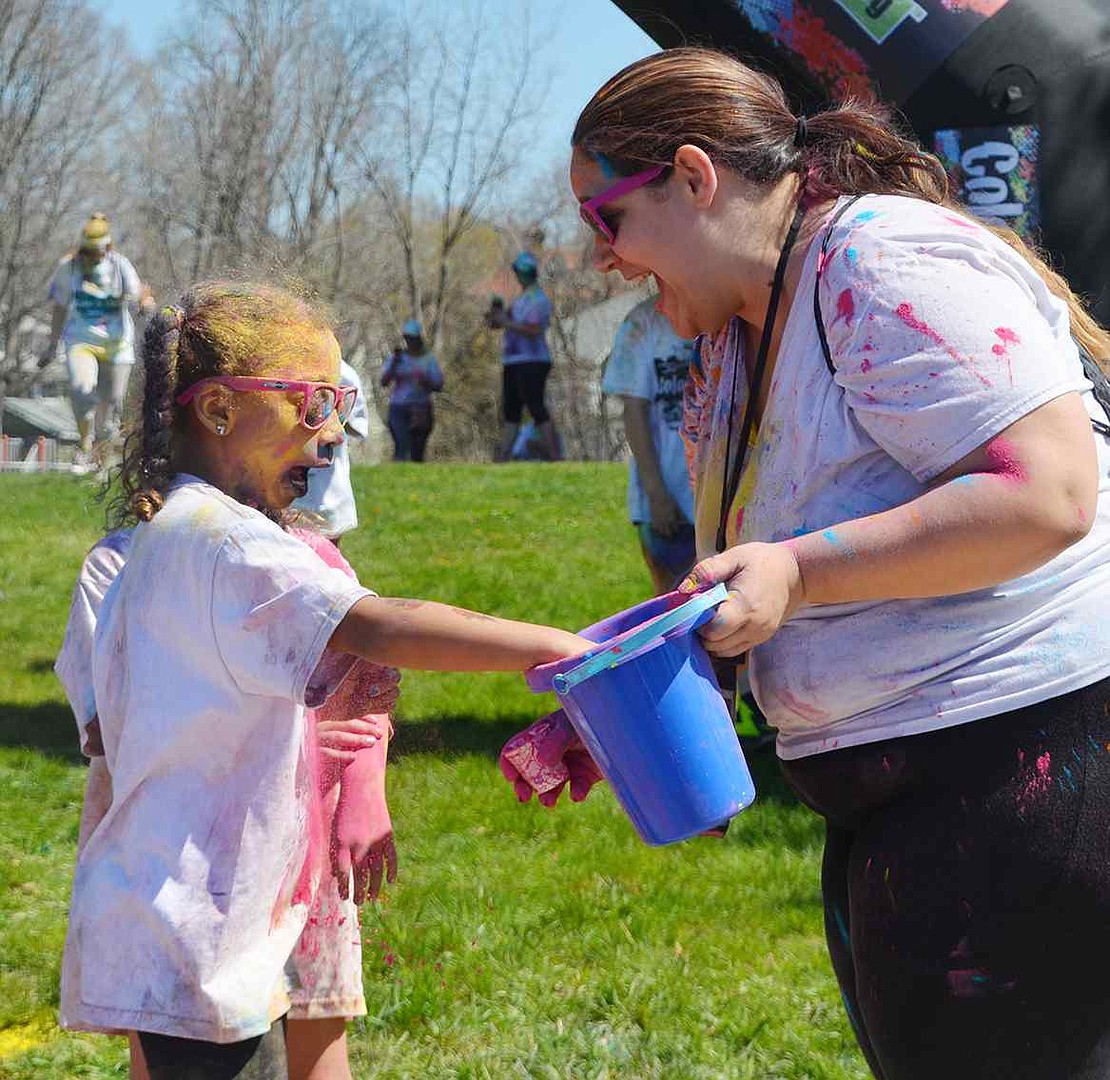 <span style="font-family: 'Times New Roman', serif;">The Park Avenue School PTO organized the Color-A-Thon&mdash;a small, kid-friendly version of a Color Run&mdash;as a new fundraiser on Sunday afternoon, Apr. 17.&nbsp;</span>