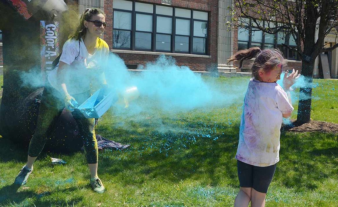 <span style="font-family: 'Times New Roman', serif;">The Park Avenue School PTO organized the Color-A-Thon&mdash;a small, kid-friendly version of a Color Run&mdash;as a new fundraiser on Sunday afternoon, Apr. 17.&nbsp;</span>