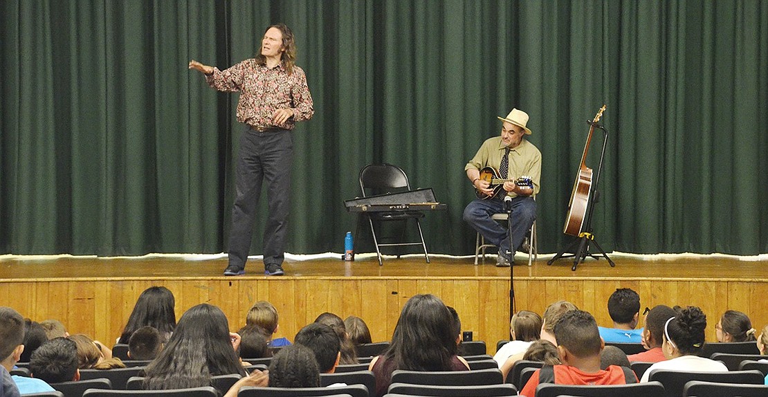 <p class="Picture">Storyteller Jonathan Kruk tells a Canadian folktale to King Street School fifth graders.&nbsp;</p>