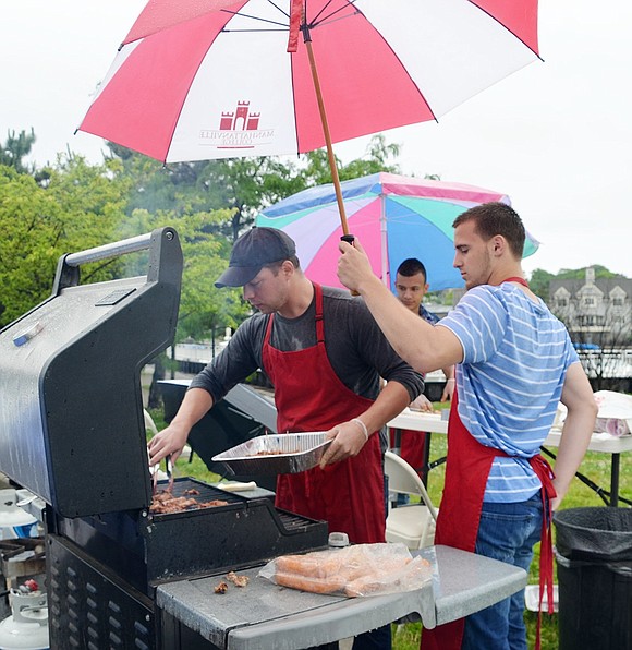 <p class="Picture">Despite the rain, Hudson Valley Craft Sausage, located at 72 Grace Church St., cooks up samples of their homemade Italian sausage and chorizo in the marina parking lot off Abendroth Avenue.&nbsp;</p>