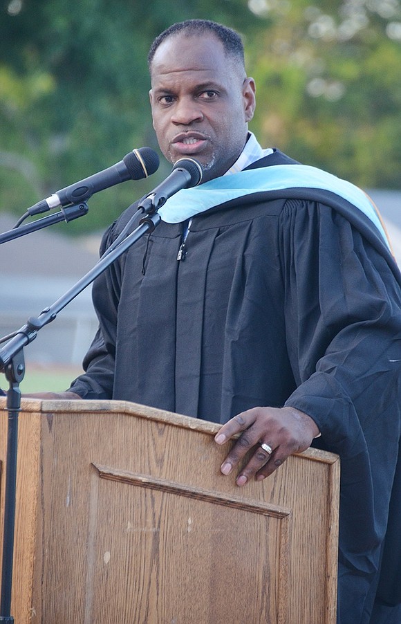 <p class="Picture"><span style="font-family: Arial, sans-serif;">Keynote speaker Michael Arterberry addresses the graduating seniors.&nbsp;</span>Richard Abel|Westmore News</p>