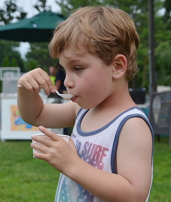 <p class="Picture">Wally Pohlman, 5, stares at the Pine Ridge Park swing set in hopes he can get an empty swing when he finishes eating.</p>