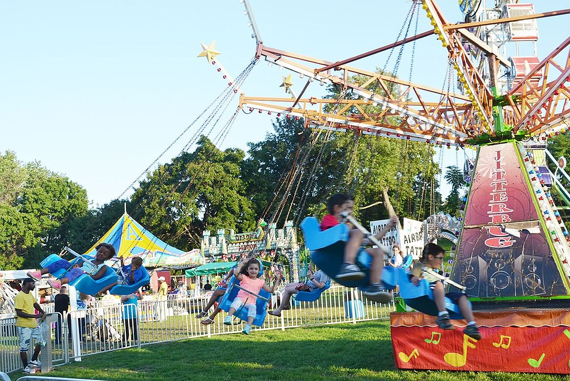 <p class="Picture">People came from all over to enjoy the rides.&nbsp;</p>