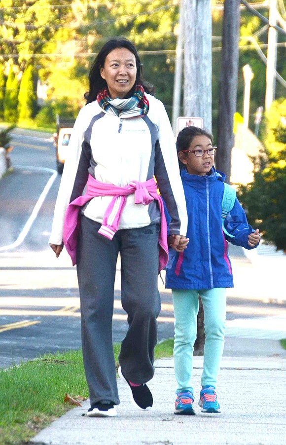 <p class="Picture">Second grader Eva Bao and her mother Linda Wu are among the first to arrive at Ridge Street School.&nbsp;</p>