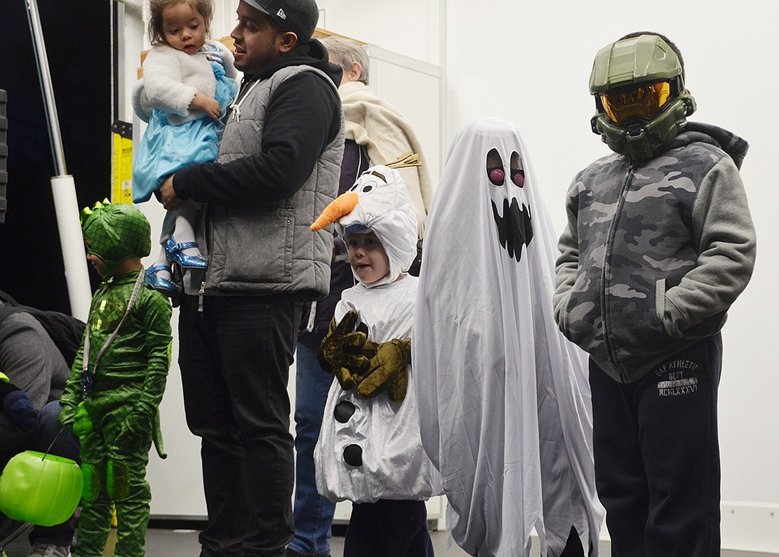 <p class="Picture">Master Chief gets haunted by a ghost and Olaf wishes it was summer again.&nbsp;</p>