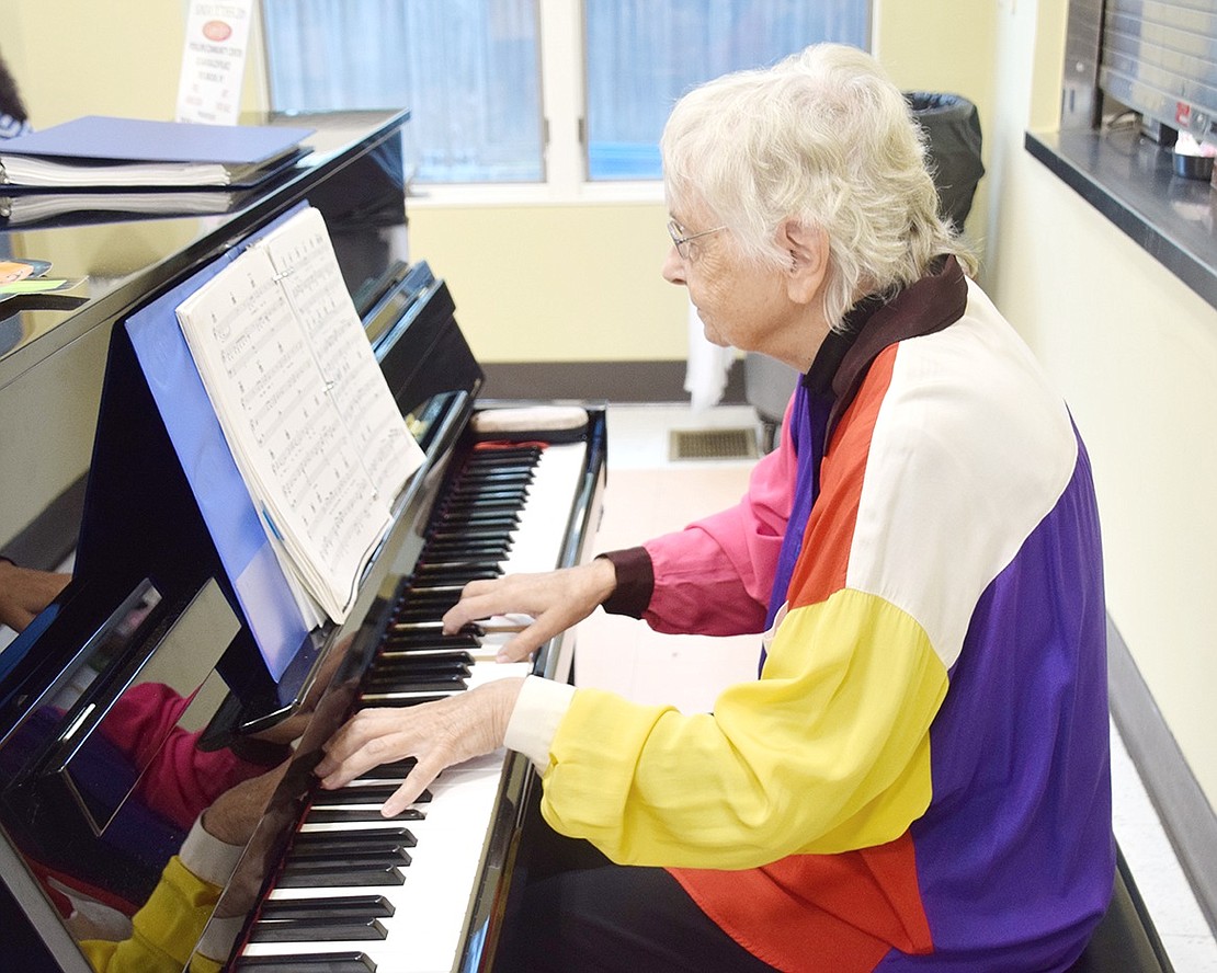 To create a serene ambiance, Donna Cribari softly plays “Hallelujah” on the piano. The Rye resident played peaceful background music for most of the afternoon.