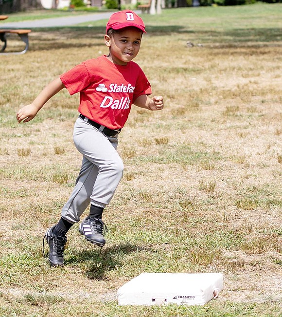 A confident Ronin Summa runs to base.