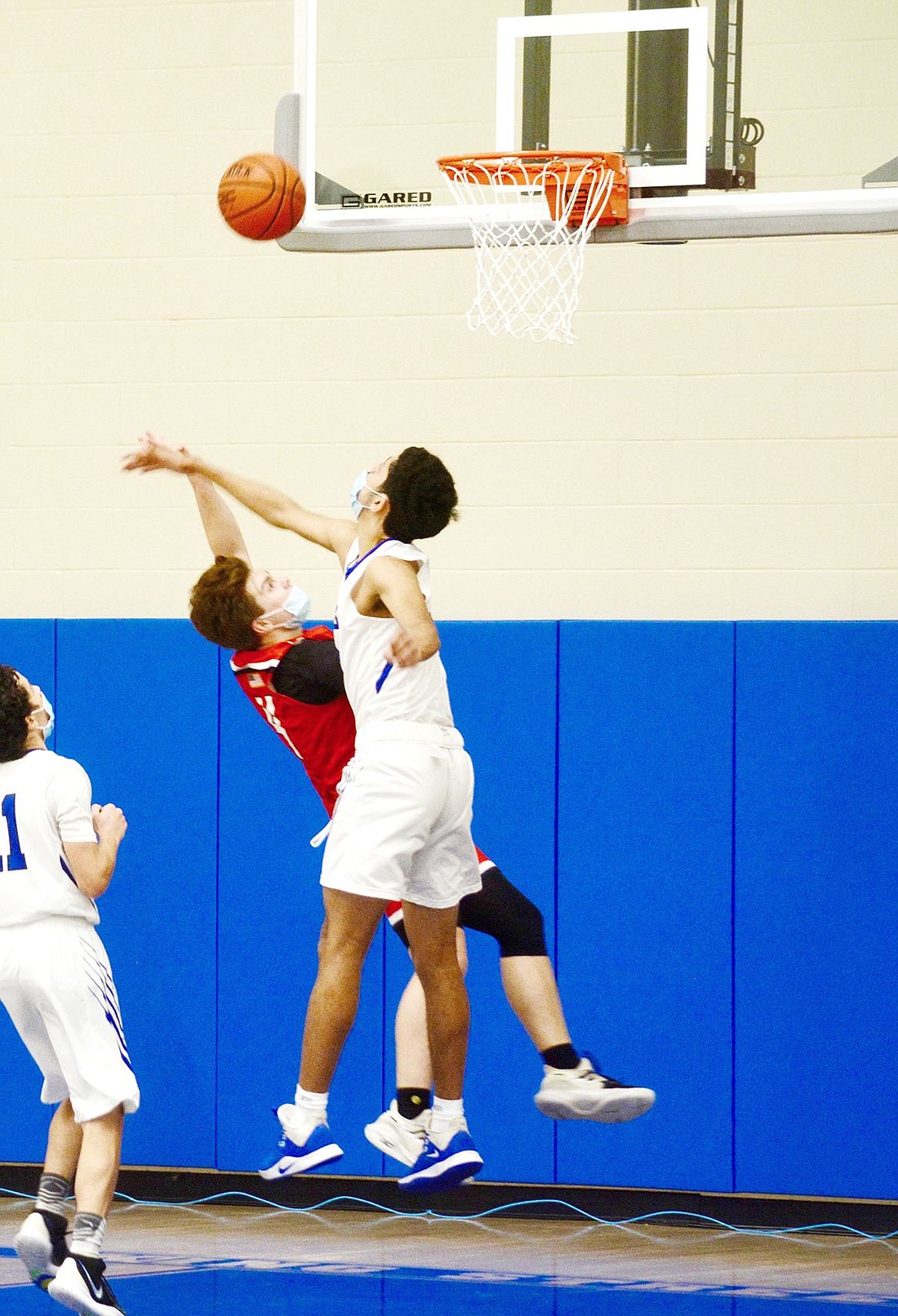 Short-handed hoop Rams lose to Headless Horsemen in audio-less YouTube season opener on King St. court 