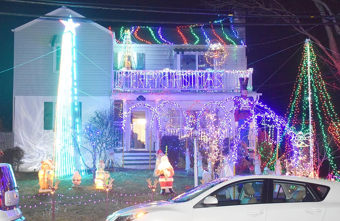 Letter: Looking for support of Christmas lights at 16 Highview Ave. destroyed by vandals 