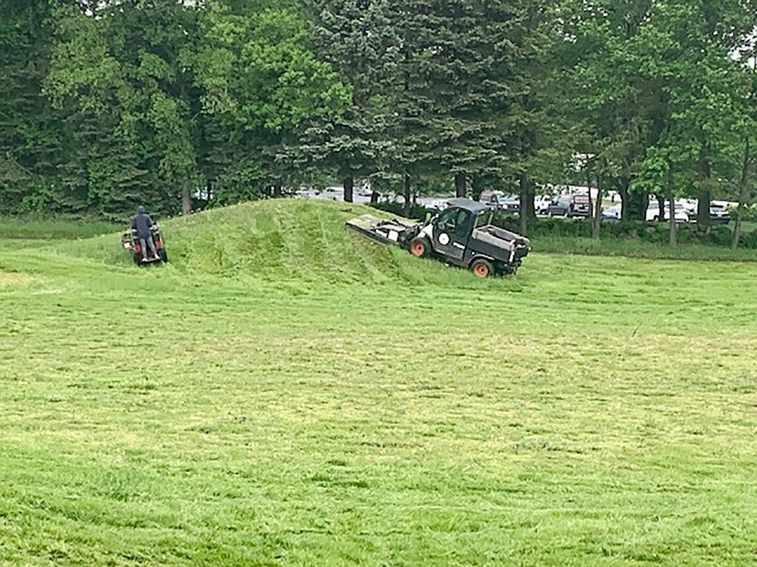 Cohen's mowers attack defunct golf course