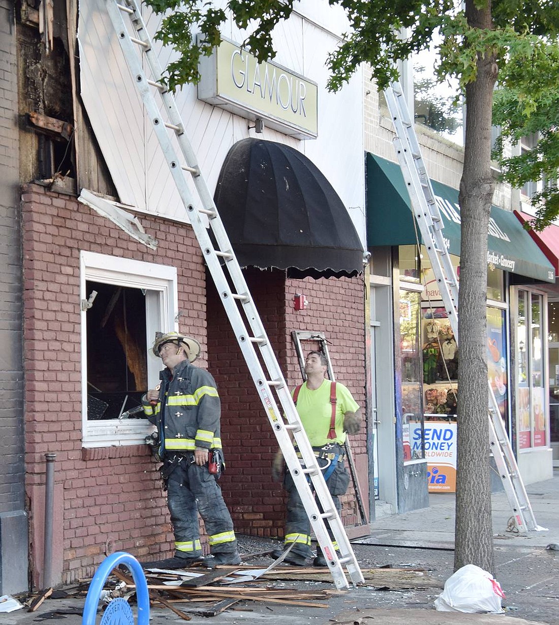 Roof fire lights up Glamour Night Club