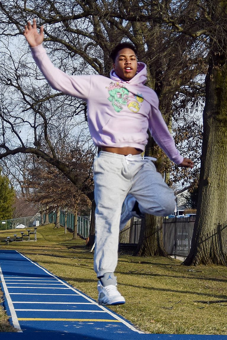 Colin Taylor fails to make finals in state indoor T&F championships 